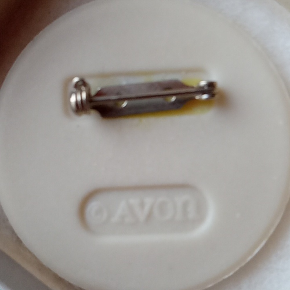 Nib vintage 1984  hand painted cameo pin  porcelain - Picture 3 of 4